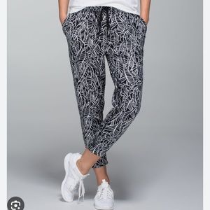 Lululemon jet crop pant size 4